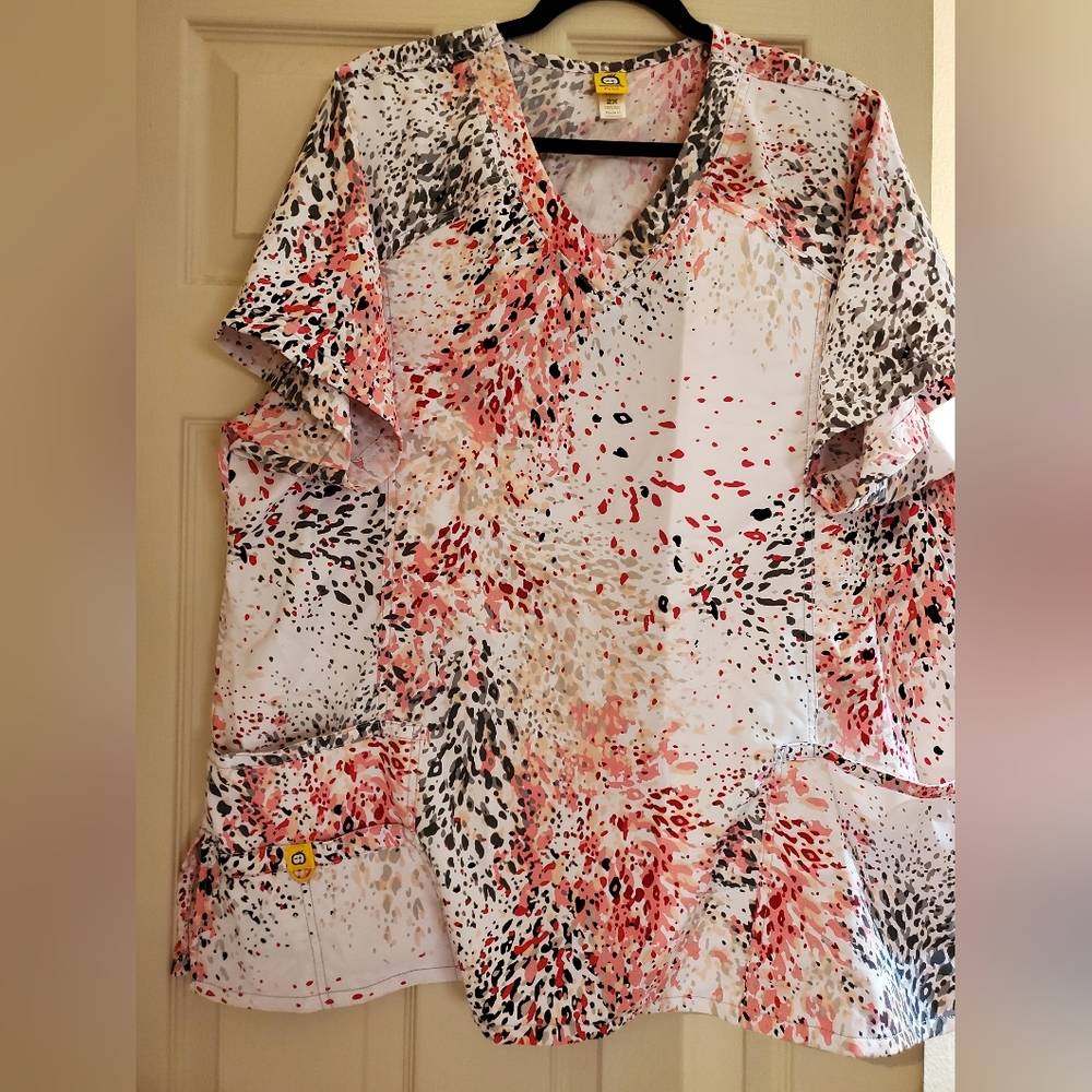 Womens Wonderwink Scrub Top Sz 2X (20/22). White/pink/grey
